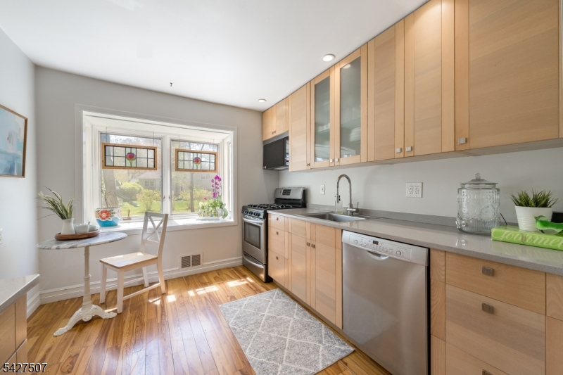 380 Charnwood Road New Providence, NJ 07974 - Photo 11 of 50