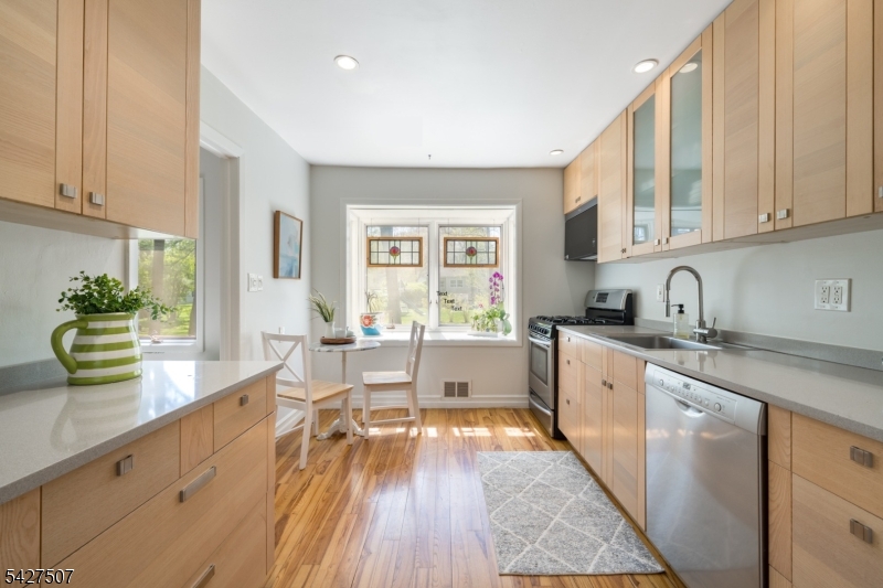 380 Charnwood Road New Providence, NJ 07974 - Photo 12 of 50