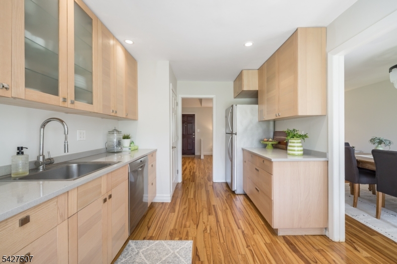 380 Charnwood Road New Providence, NJ 07974 - Photo 13 of 50