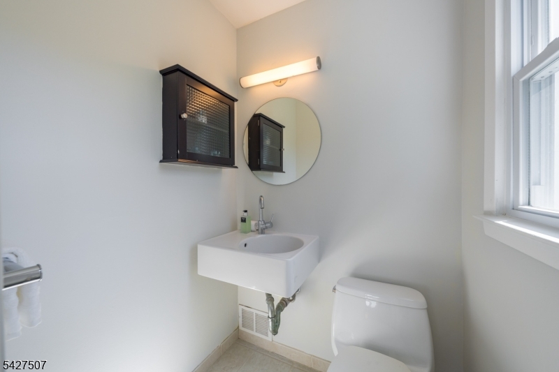 380 Charnwood Road New Providence, NJ 07974 - Photo 24 of 50