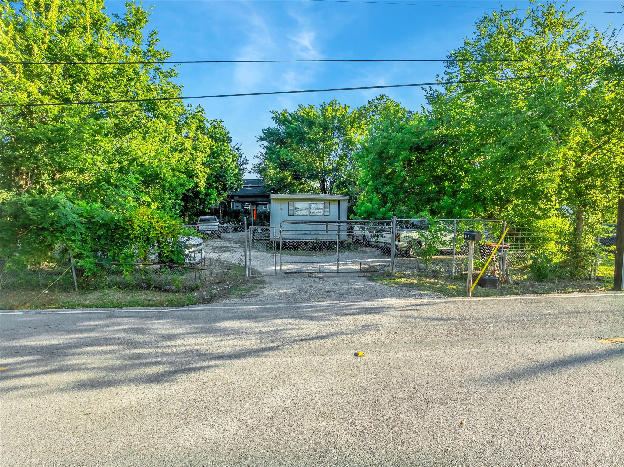 719 Manor Street Houston, TX 77015 - Photo 10 of 24 a backyard of a house with lots of green space