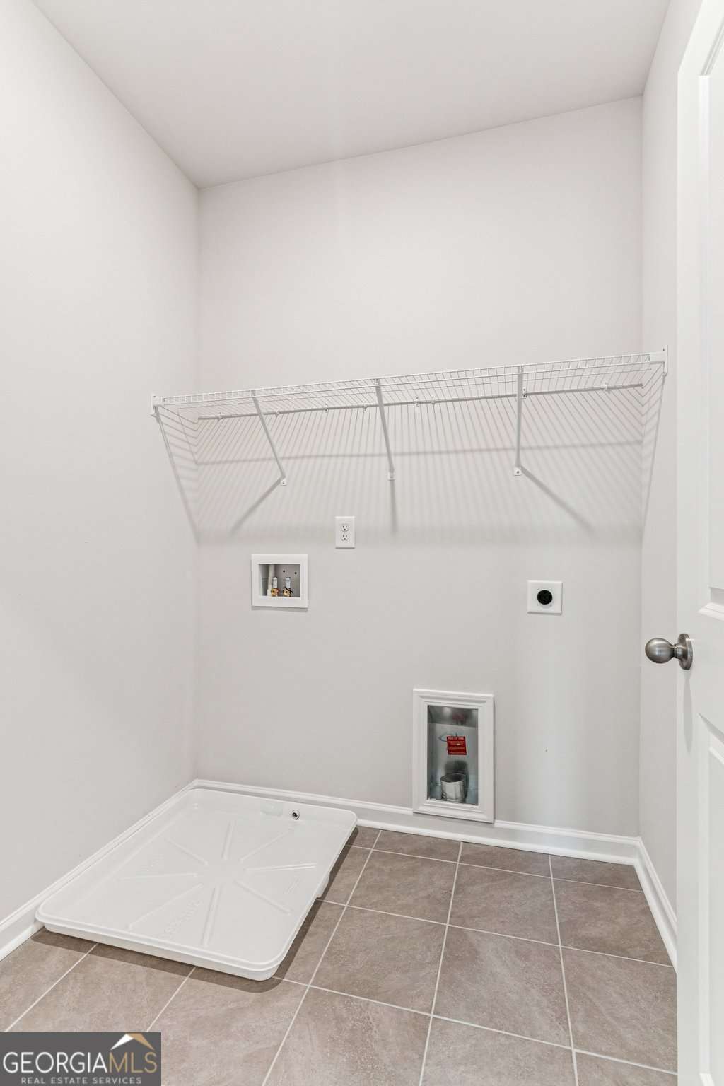 5537 Keswick Drive, Unit 8 Flowery Branch, GA 30542 - Photo 34 of 42 a view of a hallway