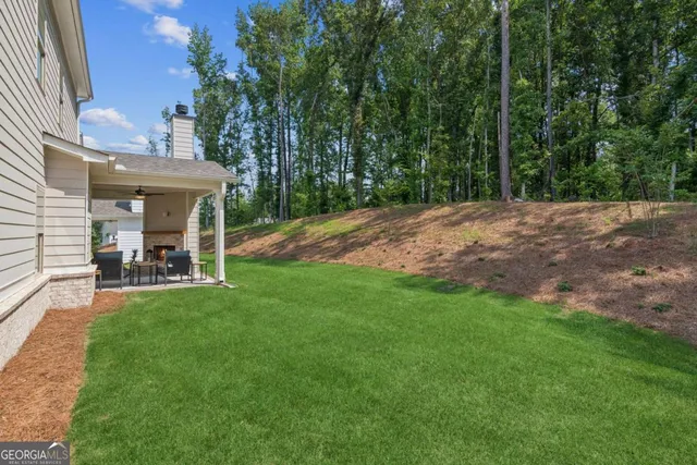 a view of a outdoor space and a yard