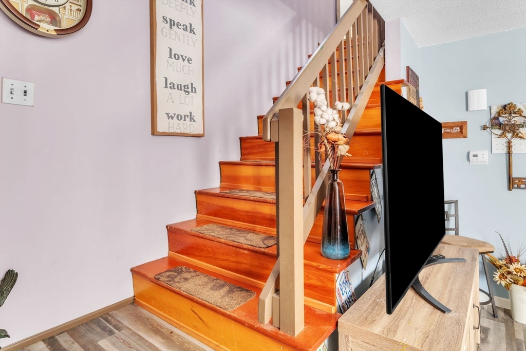 89 Pine Grove Street Springfield, MA 01119 - Photo 15 of 26 a view of entryway