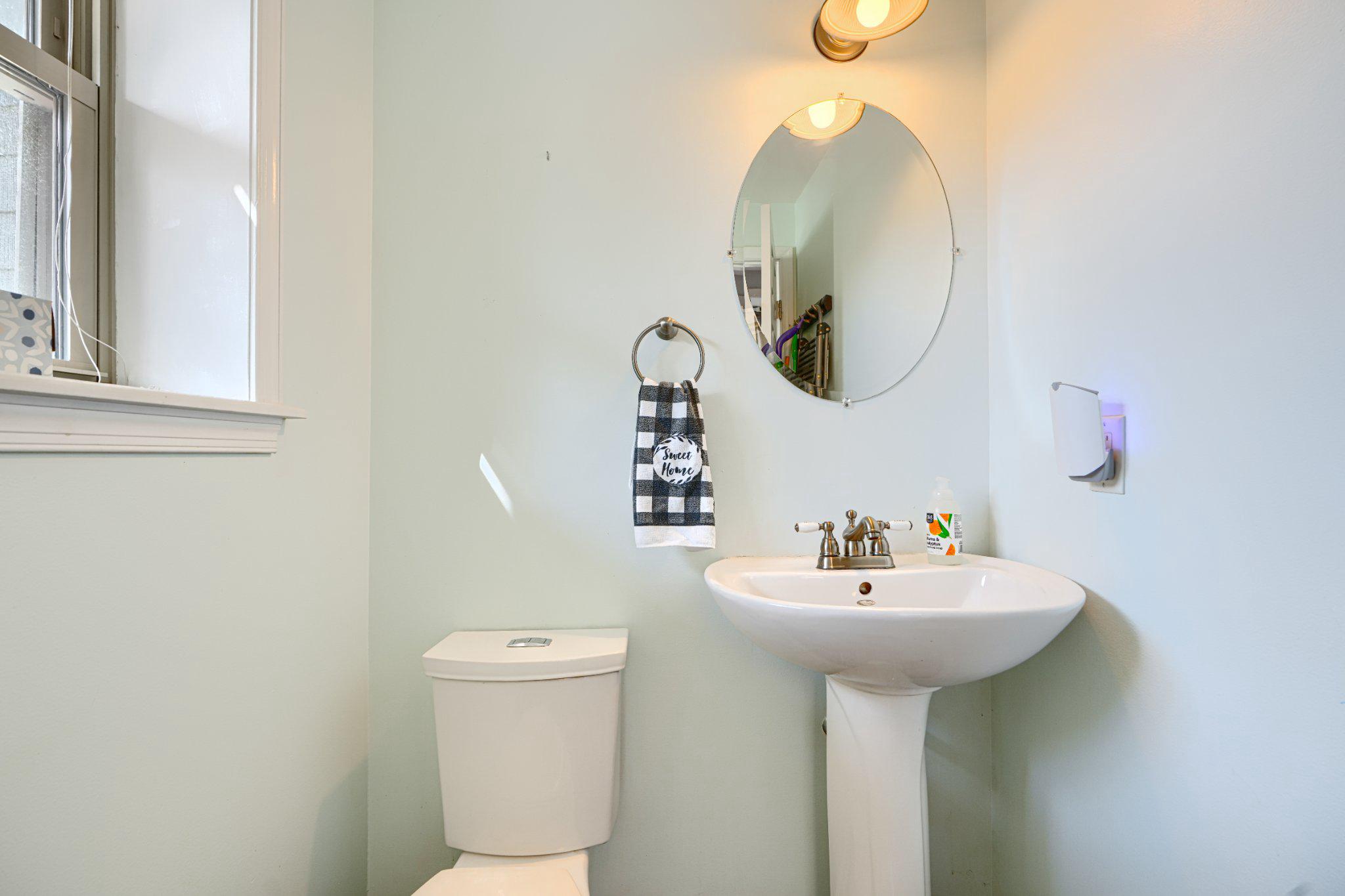 232 South Ann Street Baltimore, MD 21231 - Photo 13 of 62 1st floor Half Bath