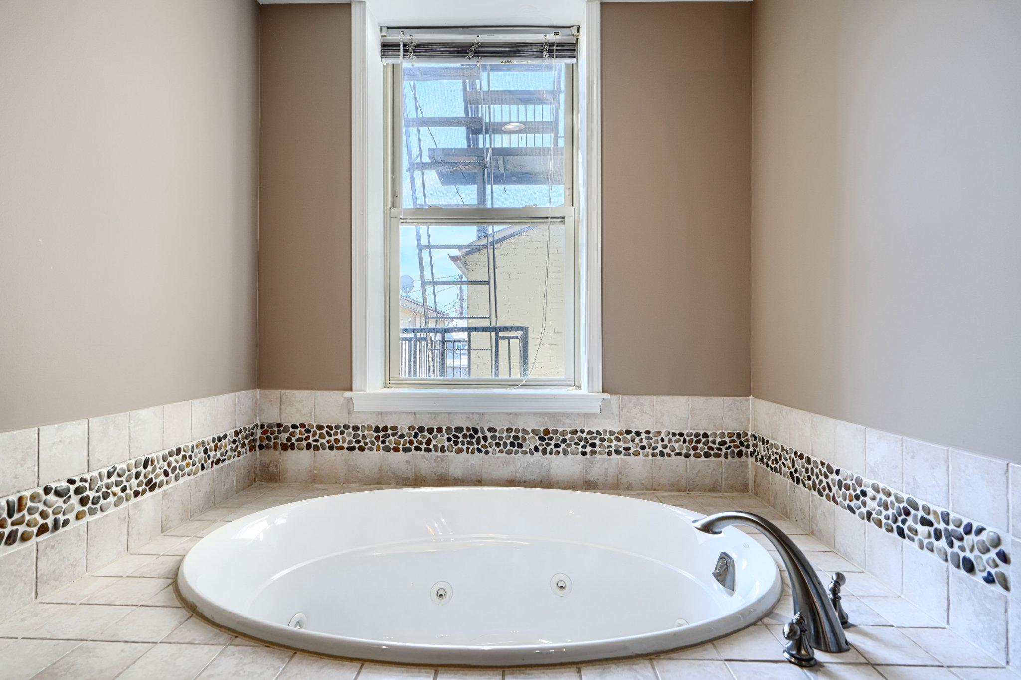 232 South Ann Street Baltimore, MD 21231 - Photo 22 of 62 Primary Bath with large jetted tub & natural light