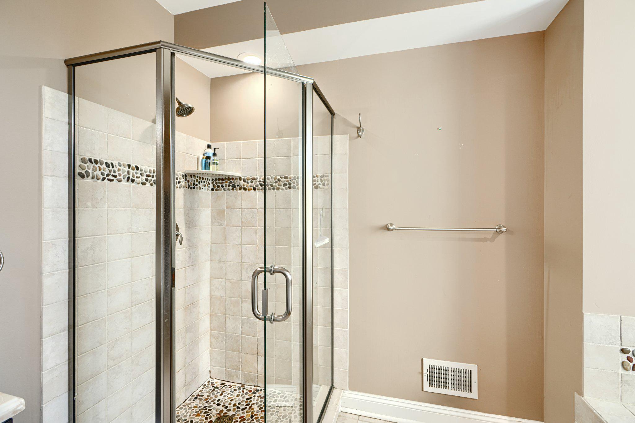 232 South Ann Street Baltimore, MD 21231 - Photo 24 of 62 Primary Bathroom with Glass Shower stall