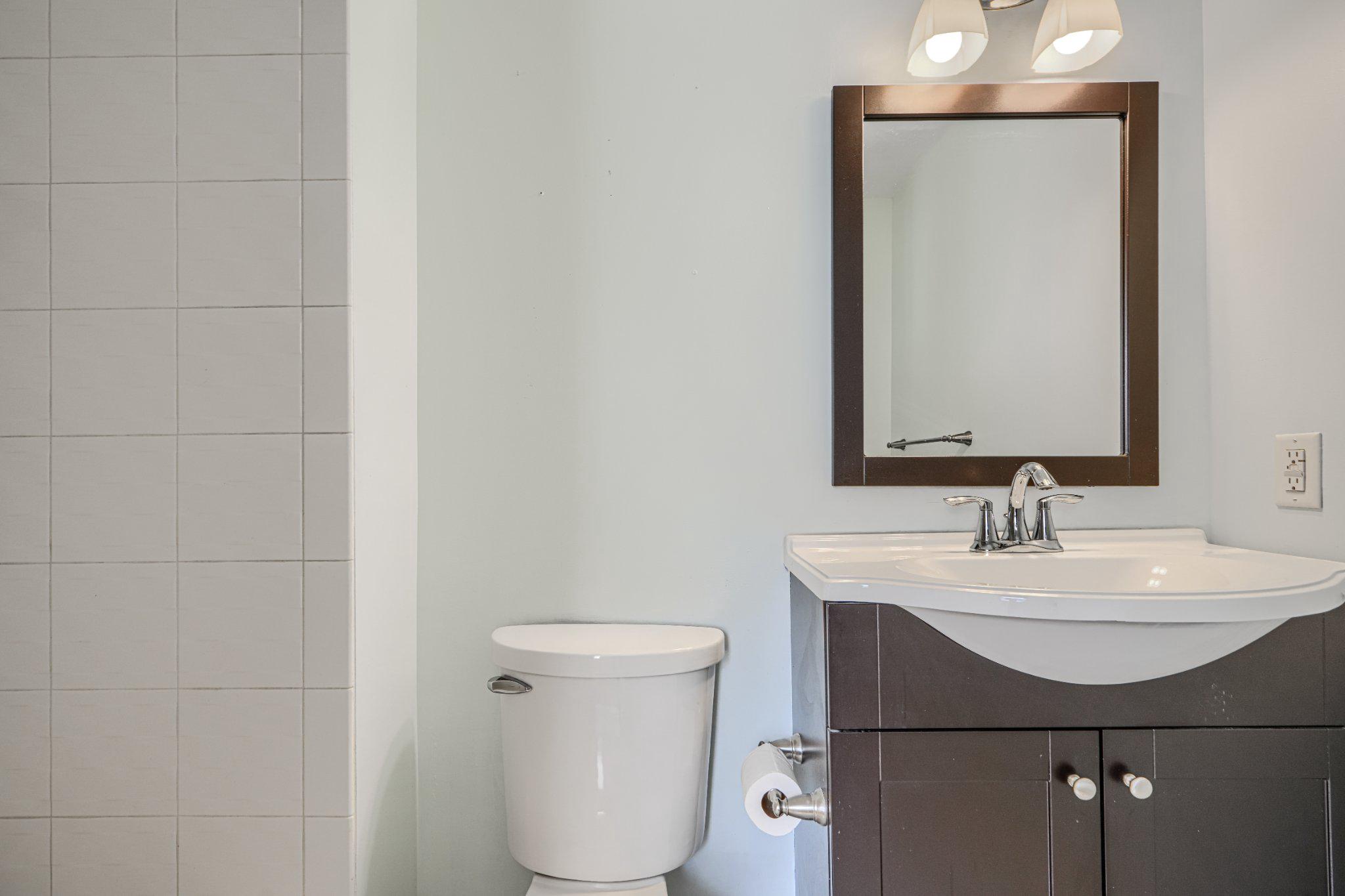 232 South Ann Street Baltimore, MD 21231 - Photo 28 of 62 2nd Floor Hall Bathroom