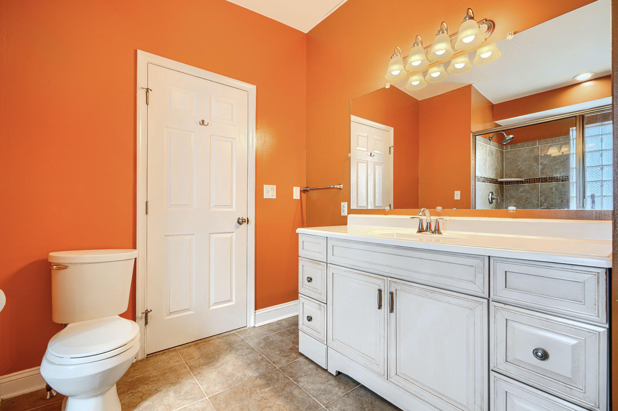 232 South Ann Street Baltimore, MD 21231 - Photo 38 of 62 3rd Floor Bathroom