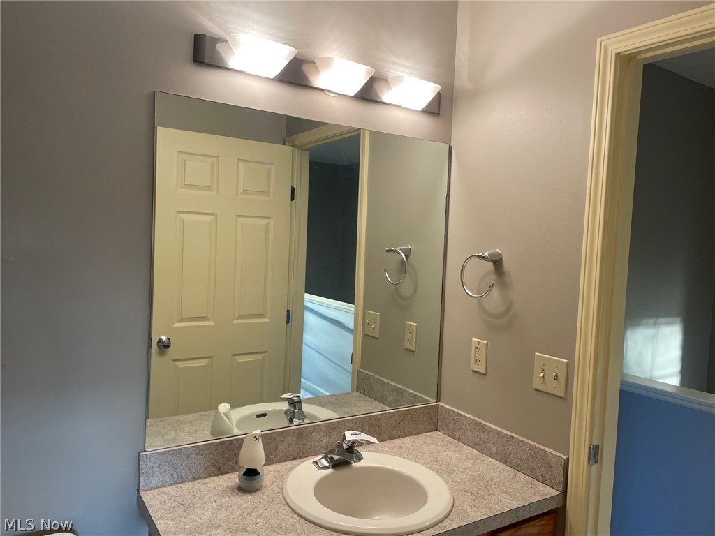 4440 Sexton Road Cleveland, OH 44105 - Photo 23 of 38 Full bath view 3