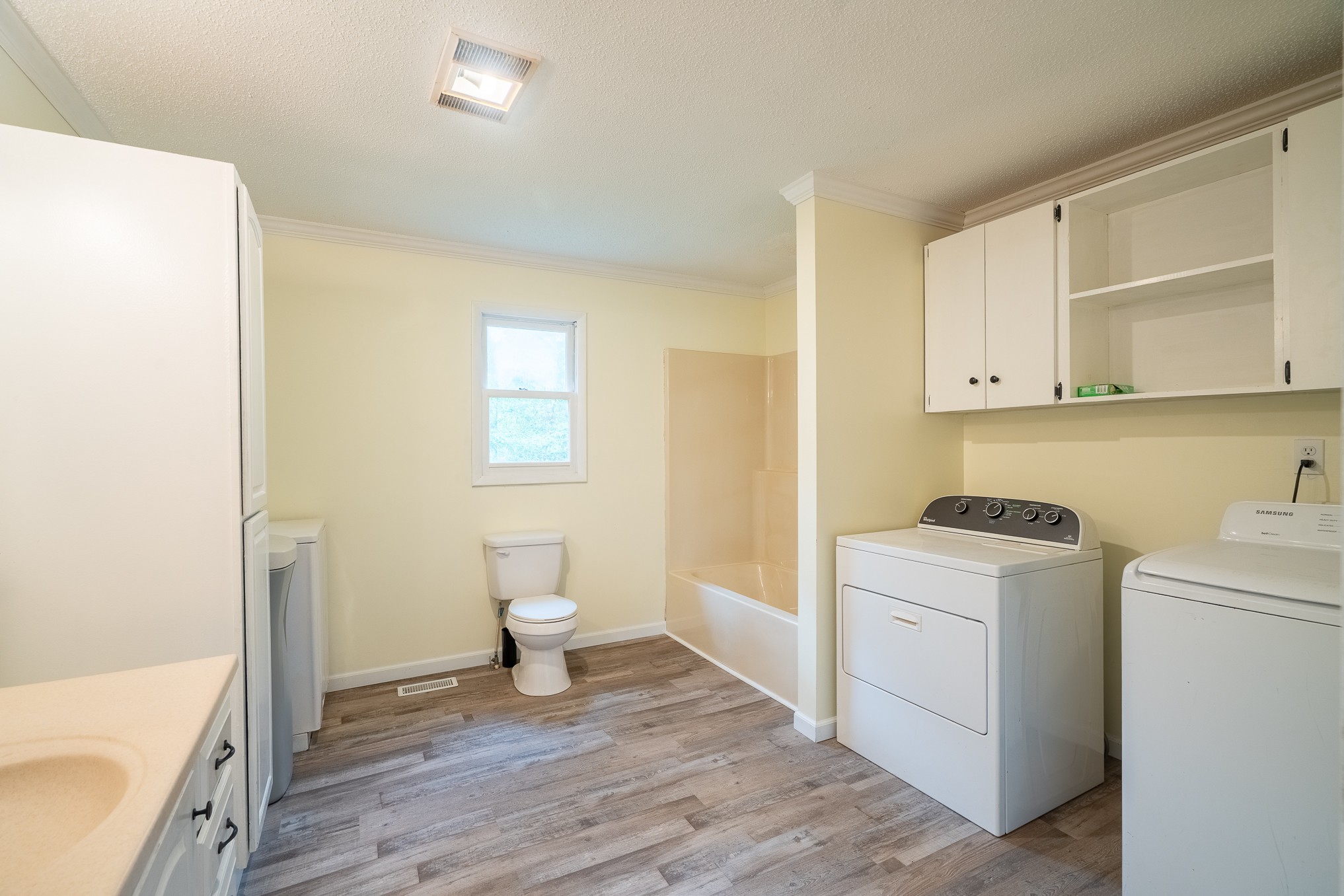 715 Springer Road Hohenwald, TN 38462 - Photo 12 of 30 a bathroom with a sink a toilet and a bathtub
