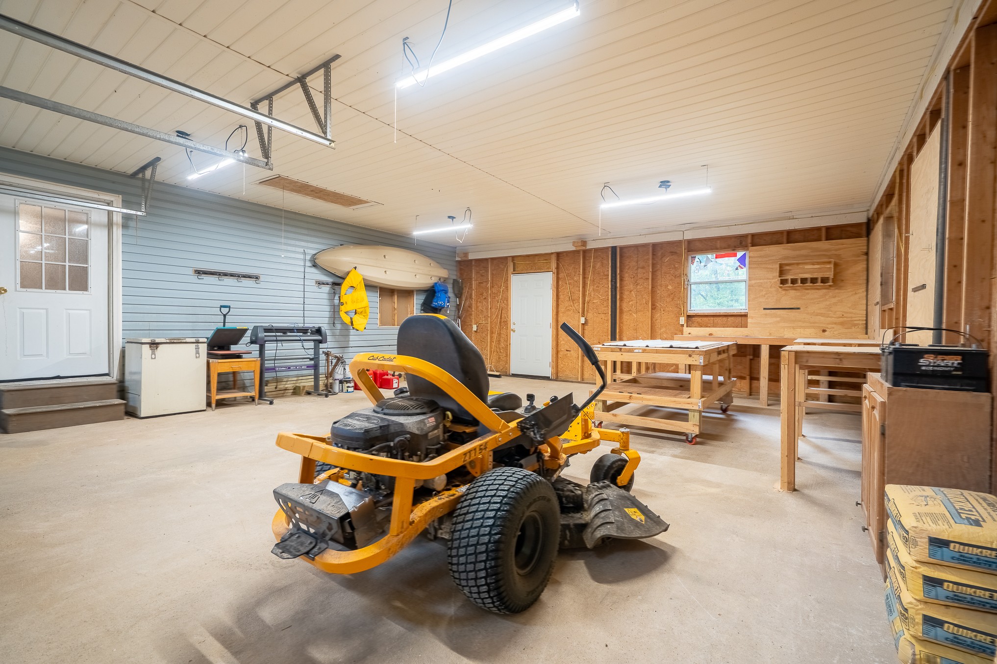 715 Springer Road Hohenwald, TN 38462 - Photo 22 of 30 a room with gym equipment and windows