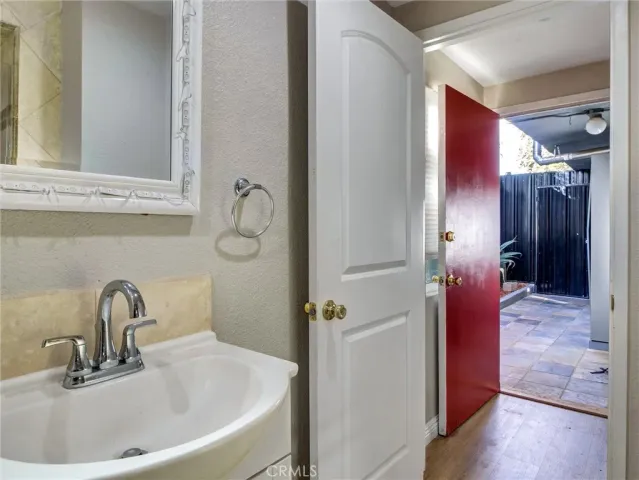 $1,900 | 985 Dexter Street, Los Angeles, CA 90042