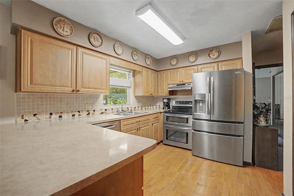 612 Barkfield Loop Brandon, FL 33511 - Photo 8 of 26 Gallery Image 8