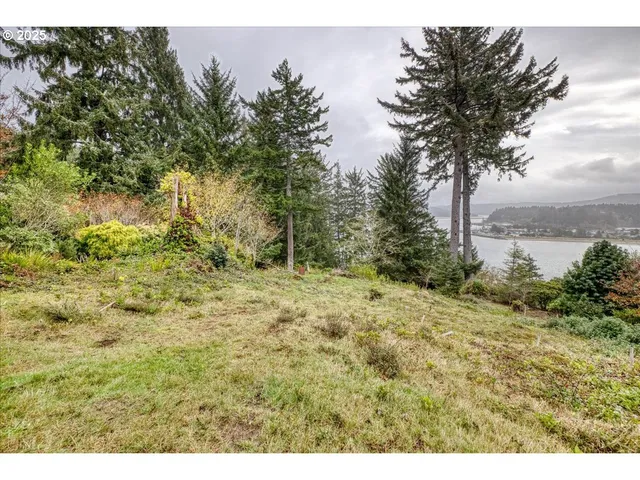 $239,000 | 729 Northwest Highland Drive, Waldport, OR 97394