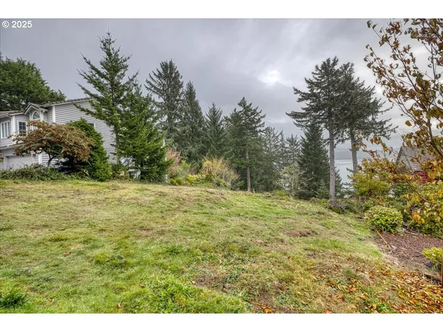 $239,000 | 729 Northwest Highland Drive, Waldport, OR 97394