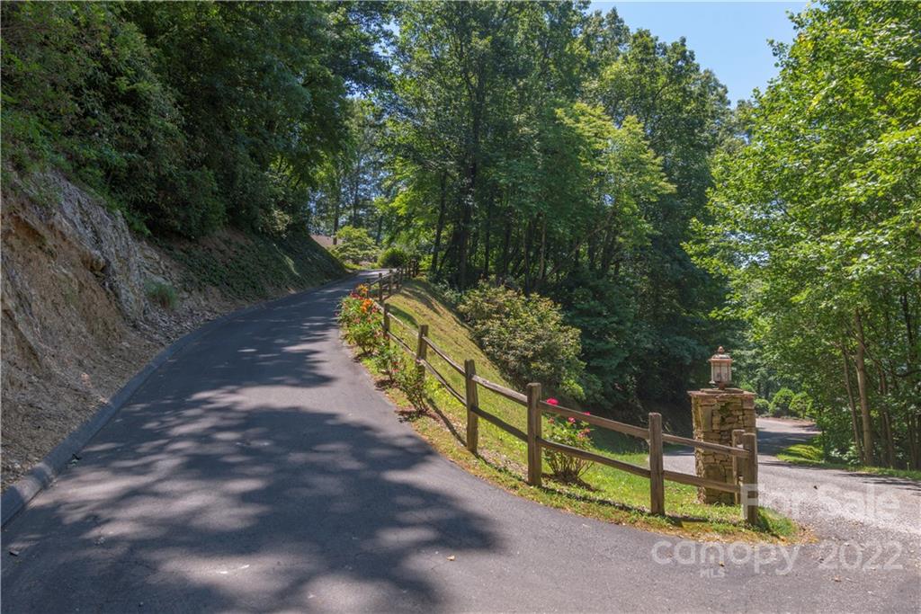 1044 Laurel Ridge Drive Waynesville, NC 28786 - Photo 2 of 45 Gallery Image 2