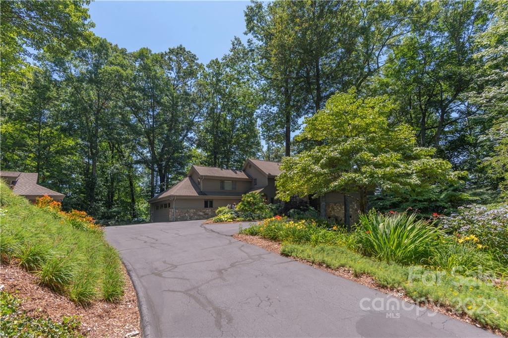 1044 Laurel Ridge Drive Waynesville, NC 28786 - Photo 3 of 45 Gallery Image 3