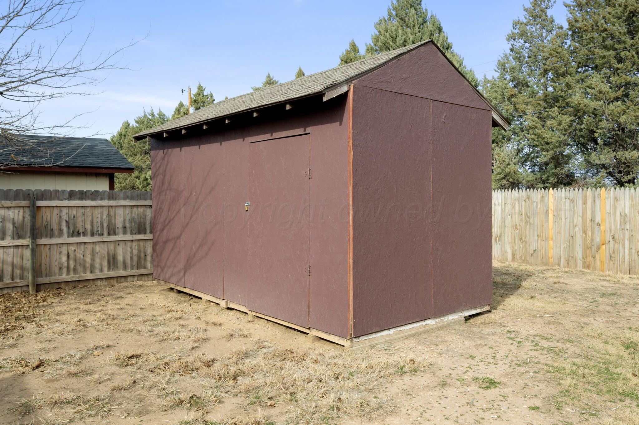 106 Del Norte Fritch, TX 79036 - Photo 20 of 21 a backyard of a house