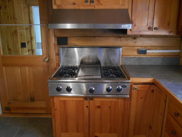 206 County Road Woodstock, CT 06281 - Photo 7 of 24 a stove top oven sitting inside of a kitchen