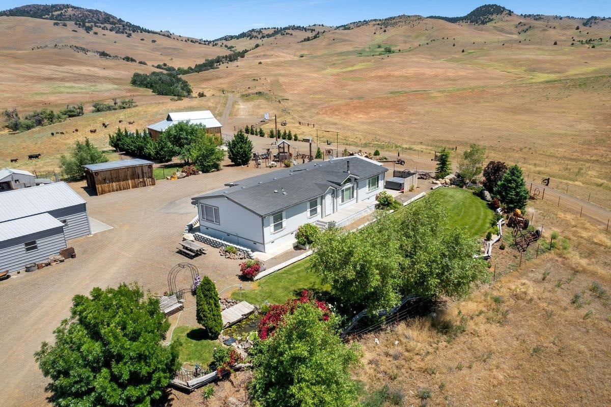 11223 York Road Montague, CA 96064 - Photo 1 of 39 Gallery Image 1