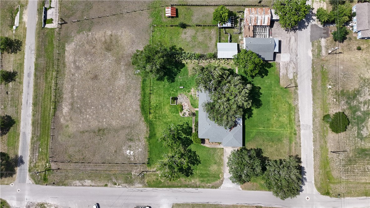 311 West Ward Street Refugio, TX 78377 - Photo 4 of 40