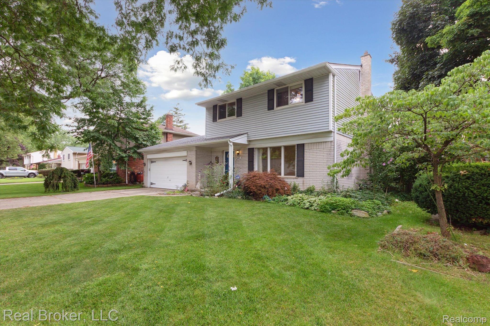 14559 Newburgh Road Livonia, MI 48154 - Photo 3 of 45 Gallery Image 3