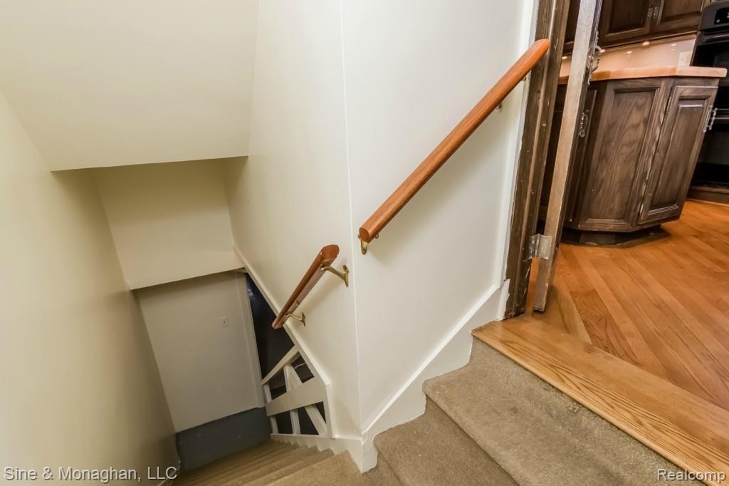 1035 Bishop Road Grosse Pointe, MI 48230 - Photo 21 of 62 021-Stairwell-1944636-medium.jpg