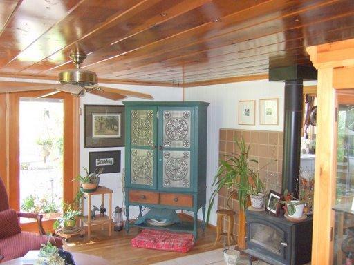 8652 Simmons Road, Unit 3 5 ACRES Redding, CA 96001 - Photo 7 of 10 Living room