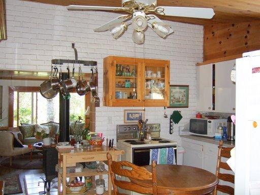 8652 Simmons Road, Unit 3 5 ACRES Redding, CA 96001 - Photo 8 of 10 Kitchen