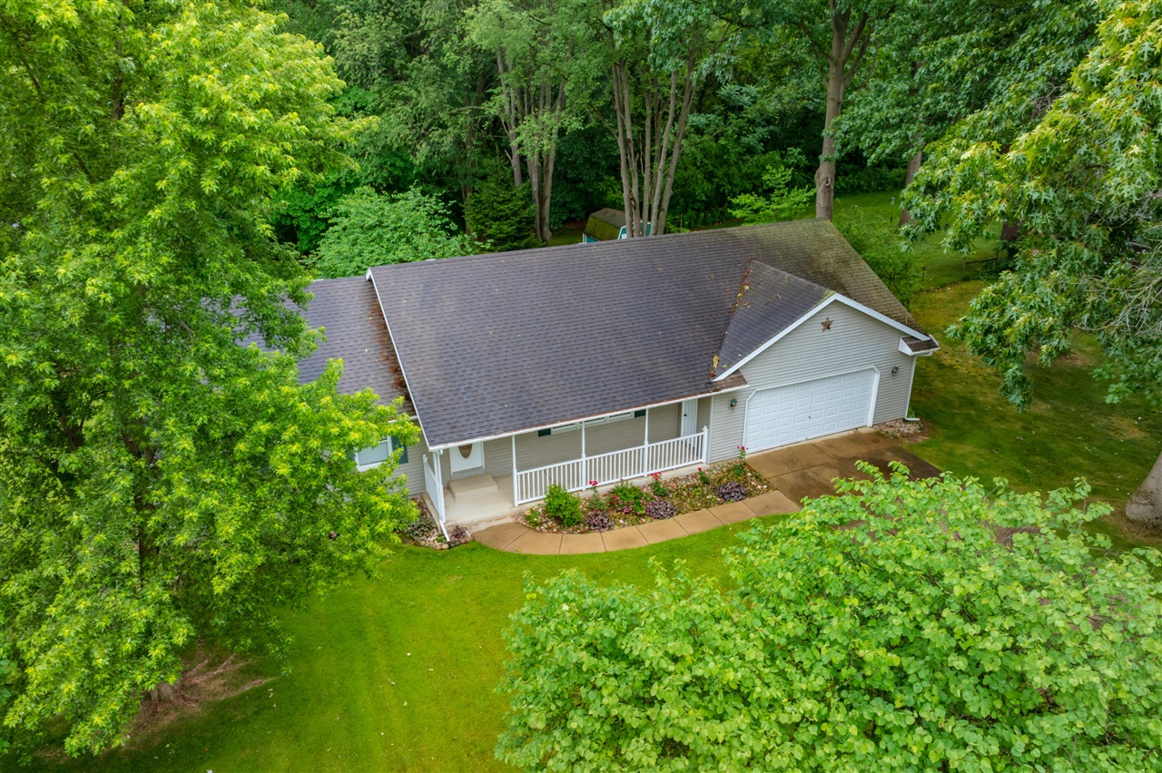 52135 Nancy Lane Three Rivers, MI 49093 - Photo 4 of 35