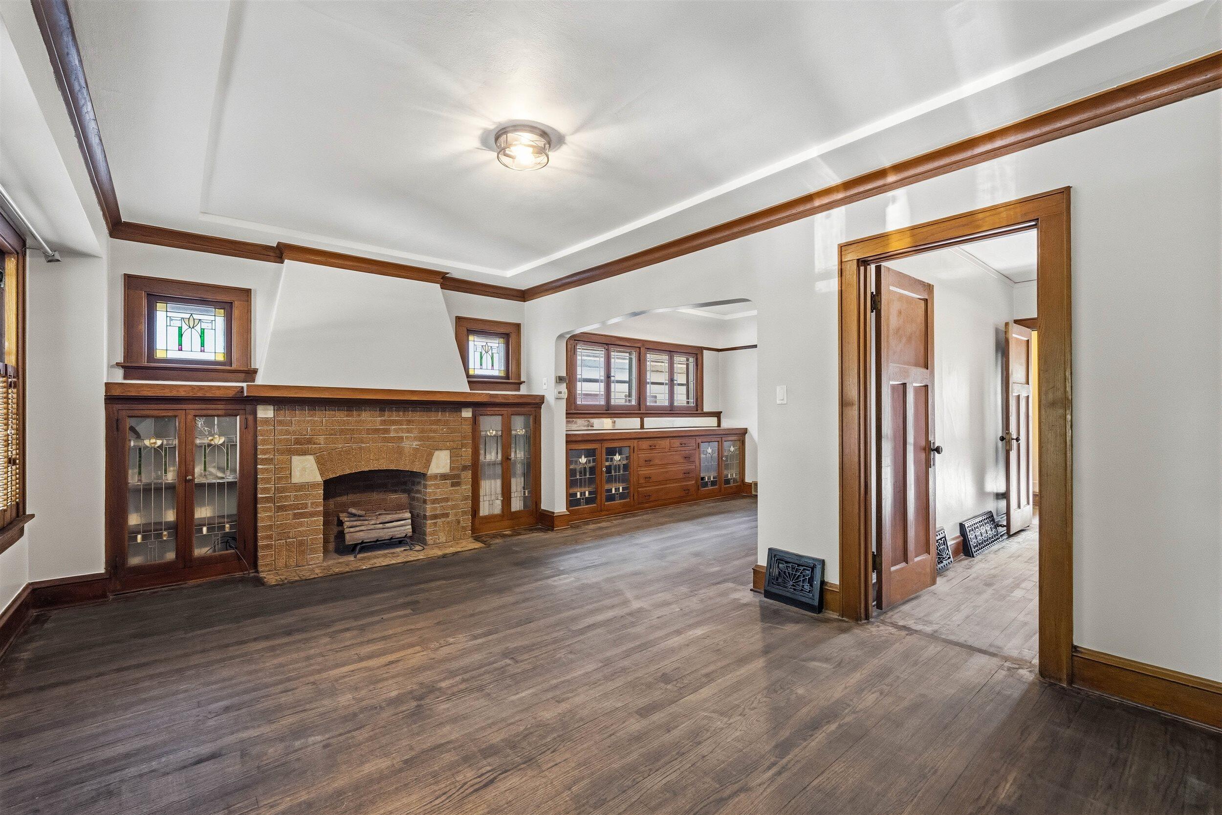 2419 North 53rd Street Milwaukee, WI 53210 - Photo 4 of 28 04-Living Room
