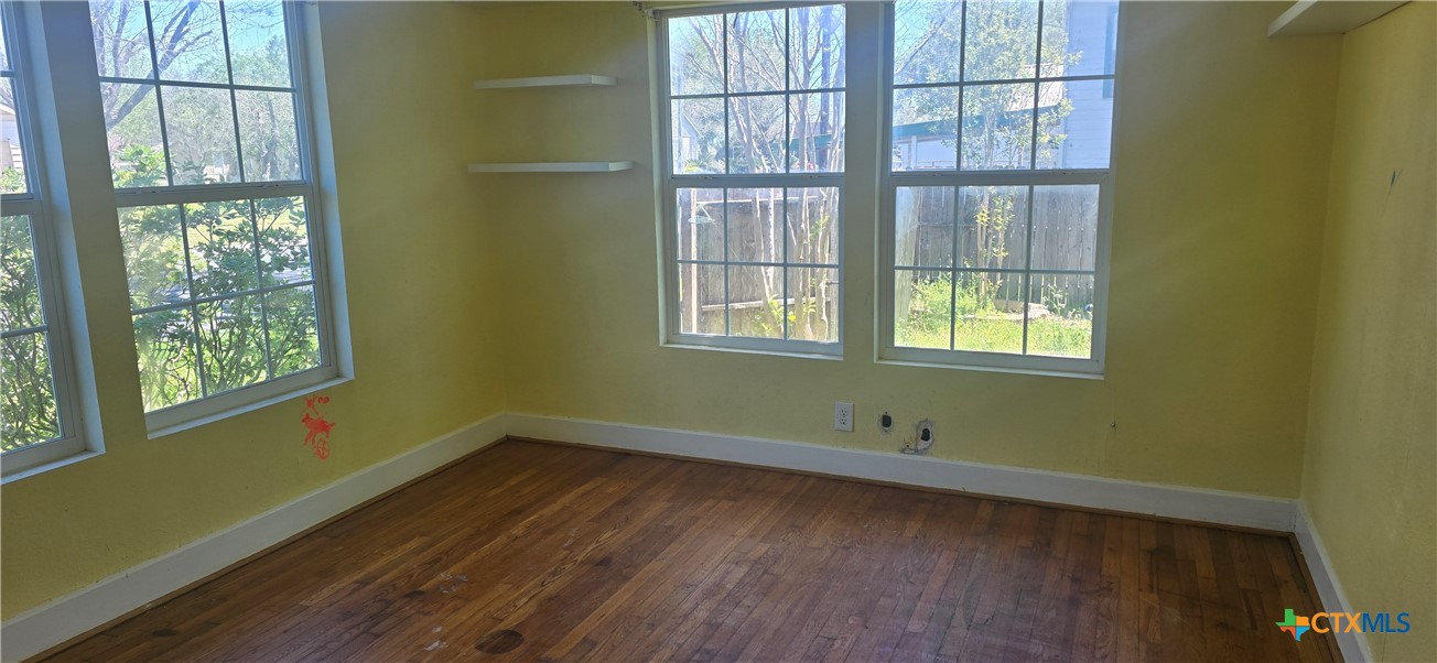 2001 East Forrest Street Victoria, TX 77901 - Photo 13 of 16 a view of a room with wooden floor and windows