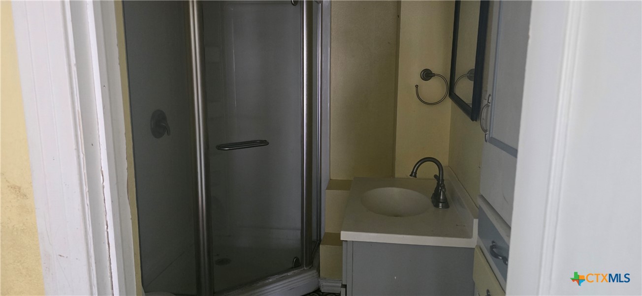 2001 East Forrest Street Victoria, TX 77901 - Photo 14 of 16 a bathroom with a shower and sink