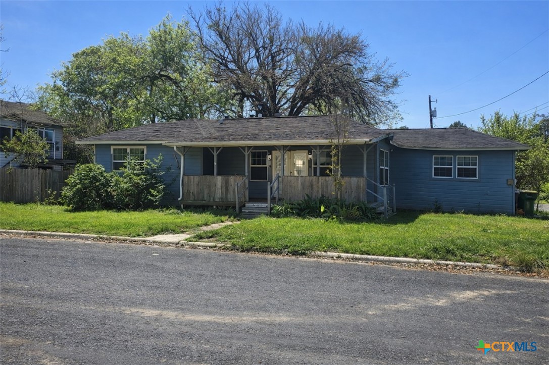 2001 East Forrest Street Victoria, TX 77901 - Photo 3 of 16 a front view of house with yard and green space