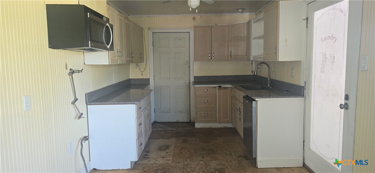 2001 East Forrest Street Victoria, TX 77901 - Photo 5 of 16 a utility room with cabinets washer and dryer