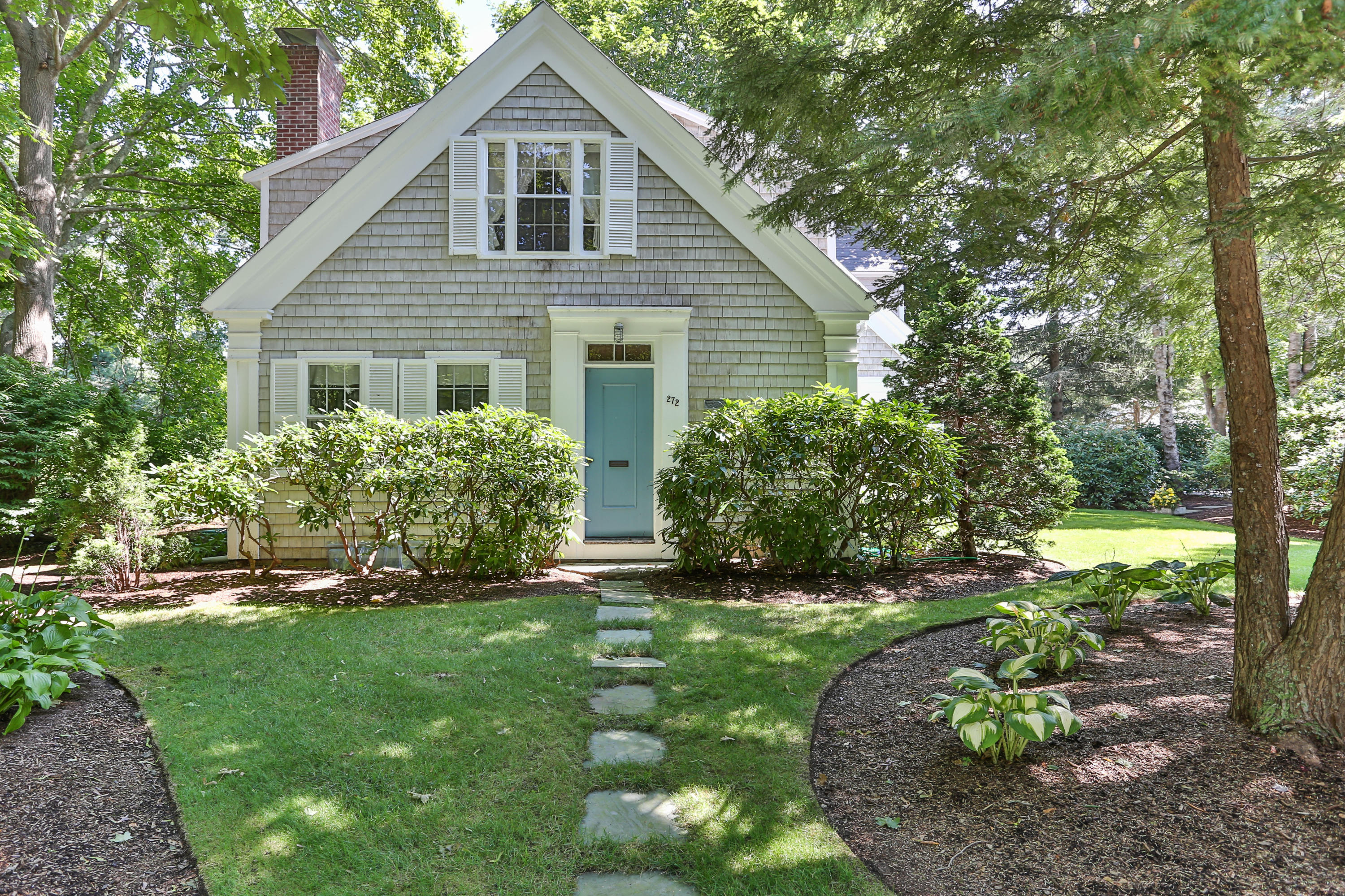 272 Tower Hill Road Osterville, MA 02655 - Photo 2 of 31 272TowerHillLR-4