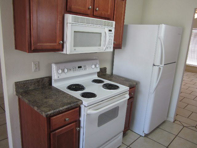 2708 Hampton Park Circle Foley, AL 36535 - Photo 9 of 10