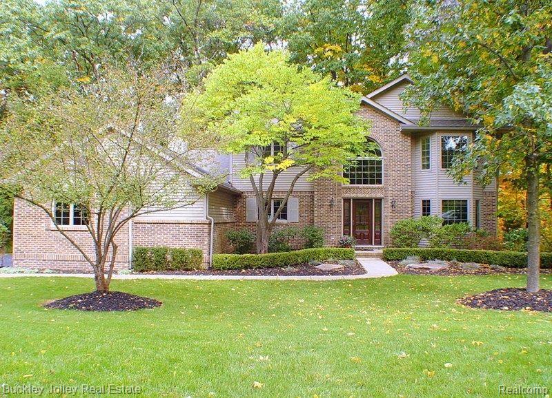 7062 Summit Ridge Brighton, MI 48116 - Photo 1 of 25 Hunters Pointe Colonial.jpg