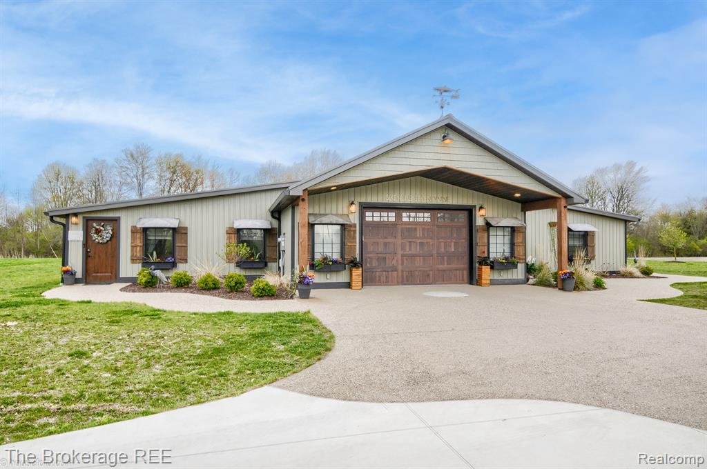 6179 West Carpenter Road Flushing, MI 48433 - Photo 1 of 85