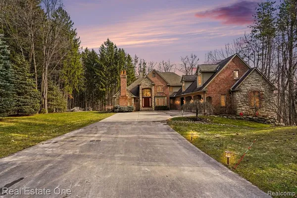$1,194,000 | 12901 Sleigh Tr Road, Milford, MI 48380