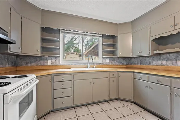 $215,000 | 701 West 24th Street, Independence, MO 64055