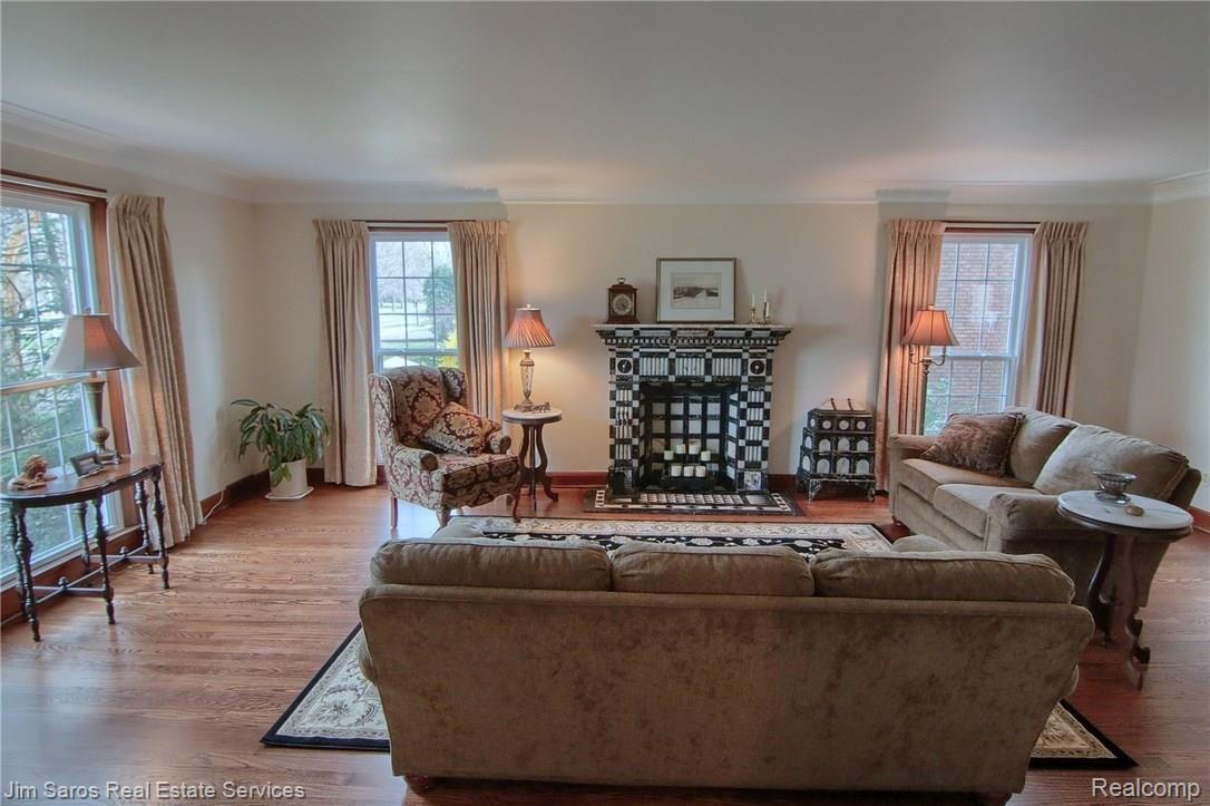 765 Middlesex Road Grosse Pointe, MI 48230 - Photo 13 of 38 Living_Room.jpg