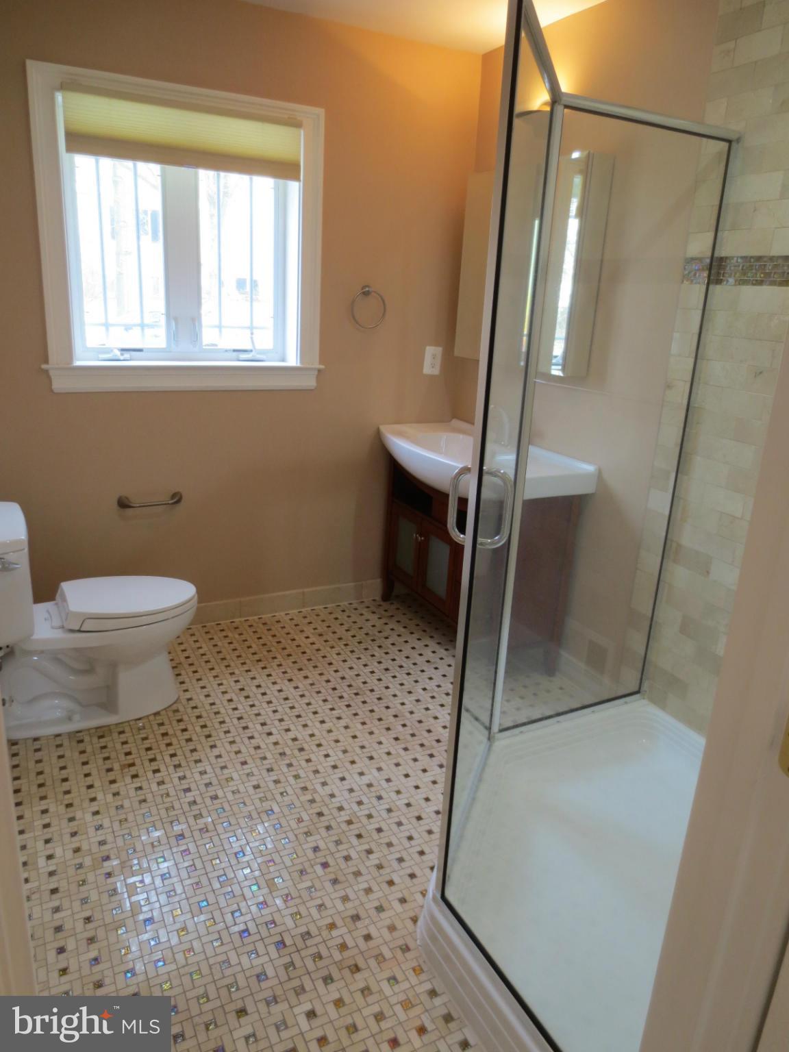 4704 Edgefield Road Bethesda, MD 20814 - Photo 16 of 30 Bath main level