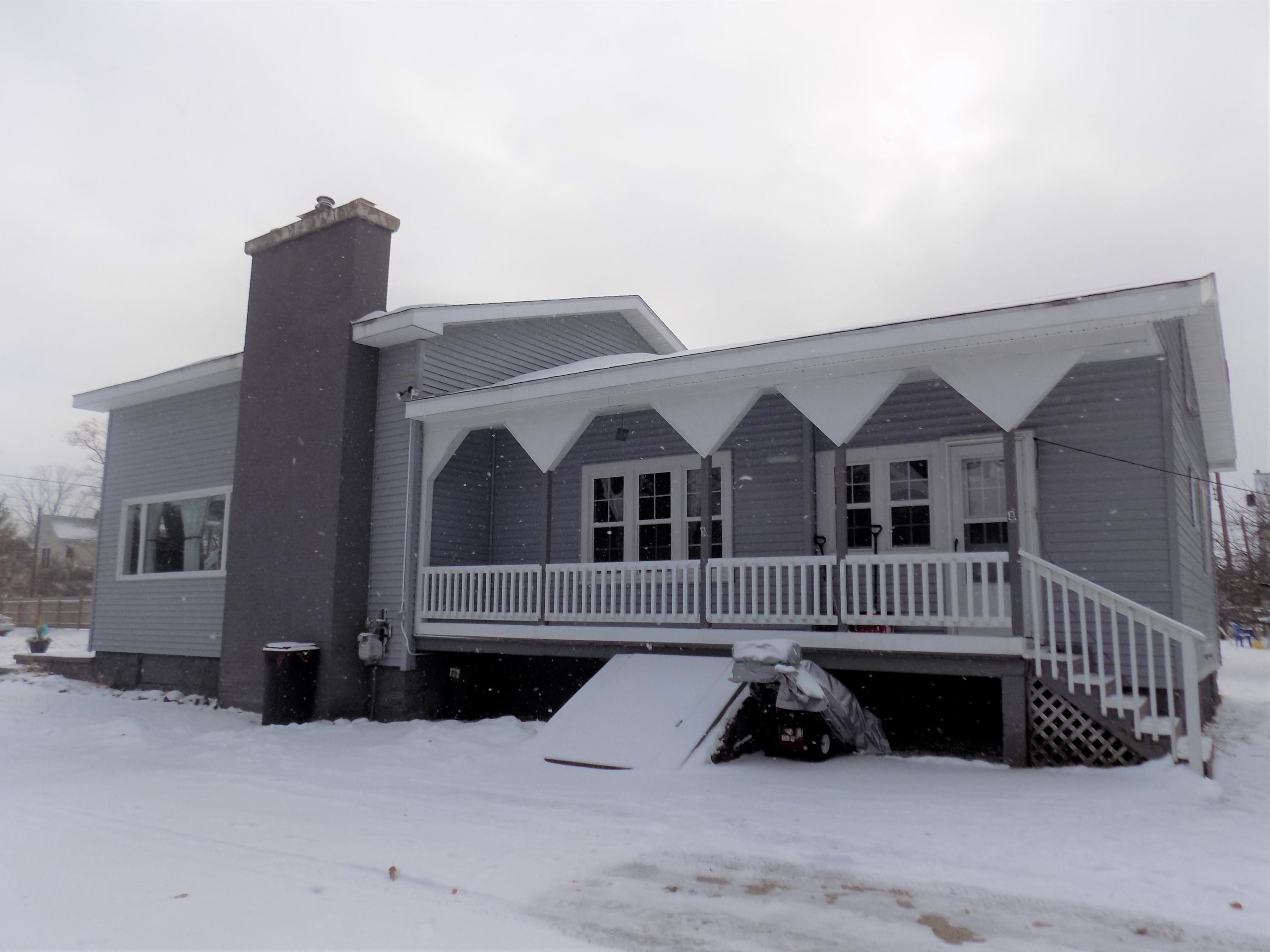 324 Young Street Cheboygan, MI 49721 - Photo 3 of 24 Gallery Image 3
