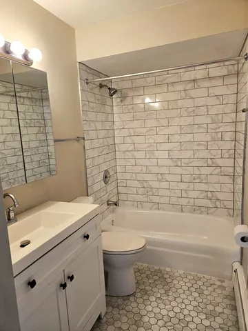 $1,500 | 4712 West 107th Street, Unit 1D, Oak Lawn, IL 60453