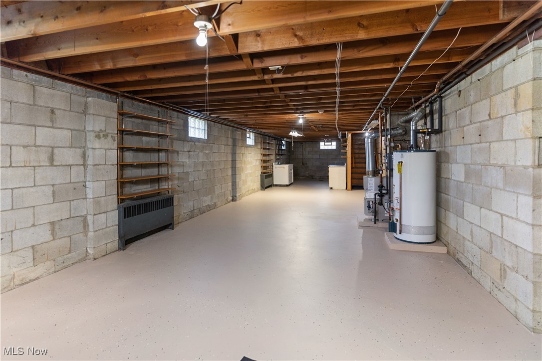 948 Carson Salt Springs Road Warren, OH 44481 - Photo 24 of 31 Basement with washer / dryer and gas water heater