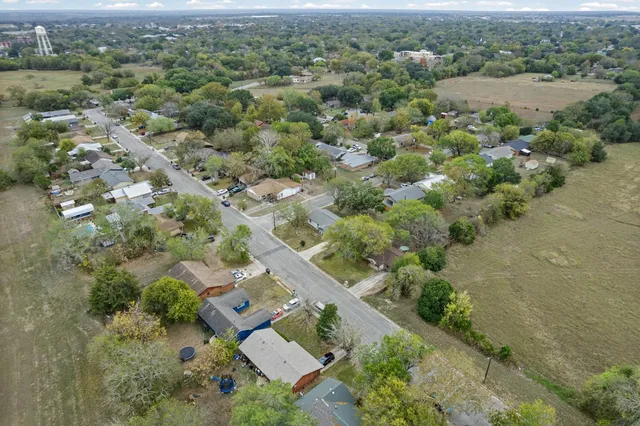 $315,000 | 1100 Monte Vista Drive, Lockhart, TX 78644