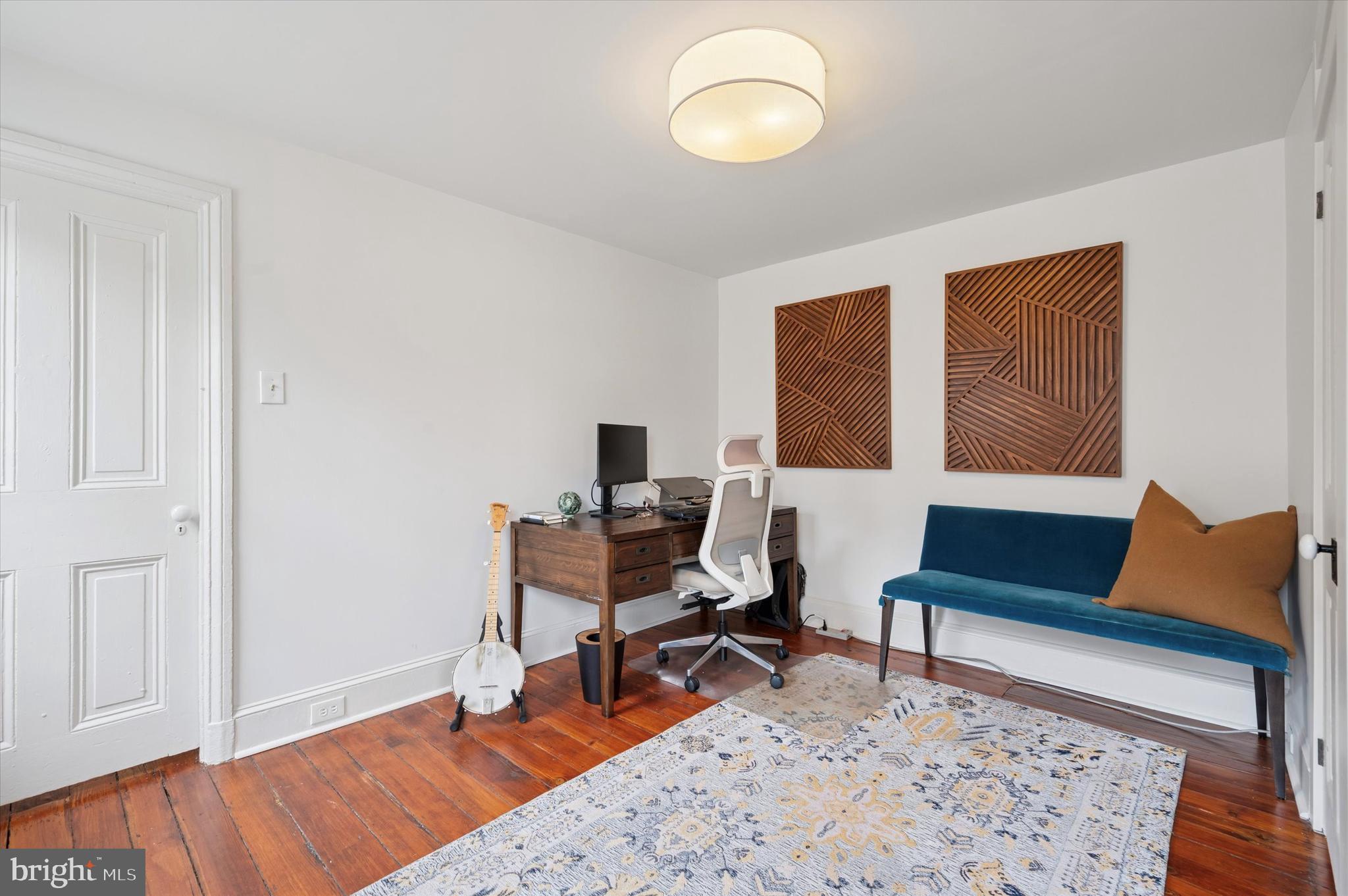 978 North 5th Street Philadelphia, PA 19123 - Photo 30 of 36 a workspace with furniture and rug