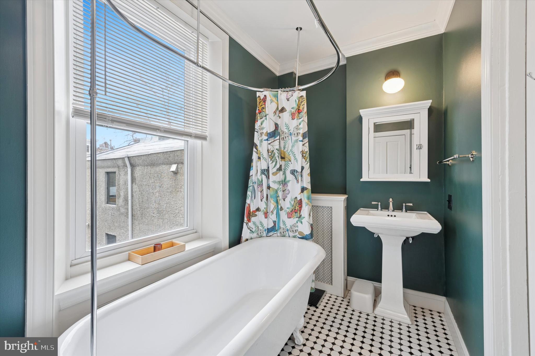 978 North 5th Street Philadelphia, PA 19123 - Photo 32 of 36 a bathroom with a sink a mirror and a bathtub